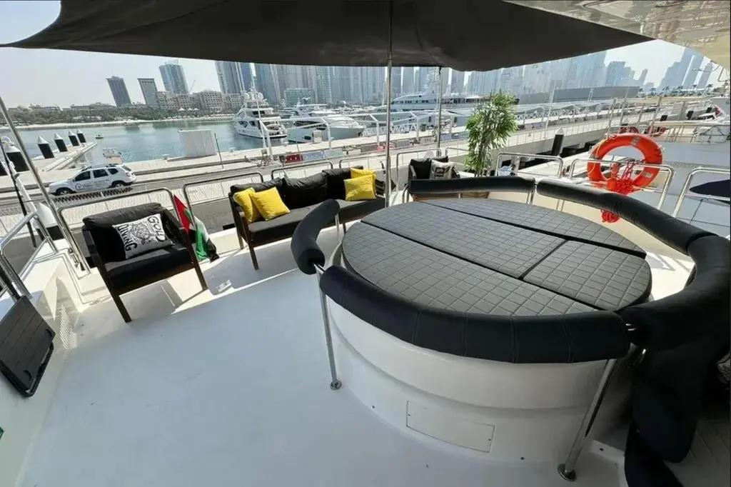 2003 Azimut 98 Leonardo Yacht For Sale in Dubai 2003 Azimut 98 Leonardo Yacht For Sale in Dubai