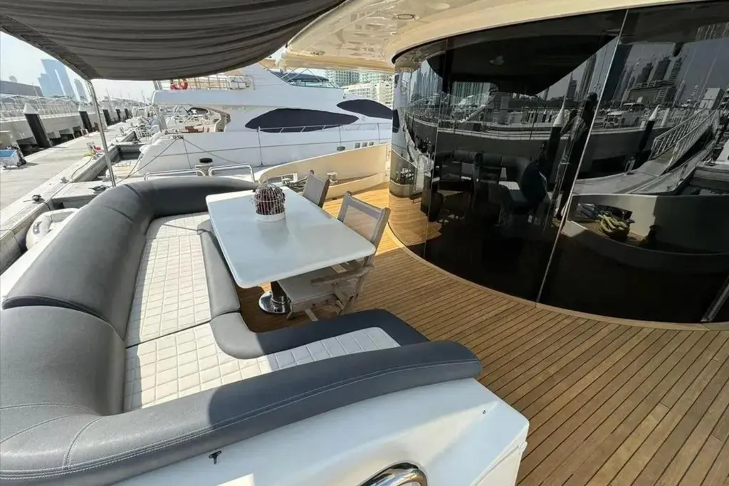 2003 Azimut 98 Leonardo Yacht For Sale in Dubai 2003 Azimut 98 Leonardo Yacht For Sale in Dubai