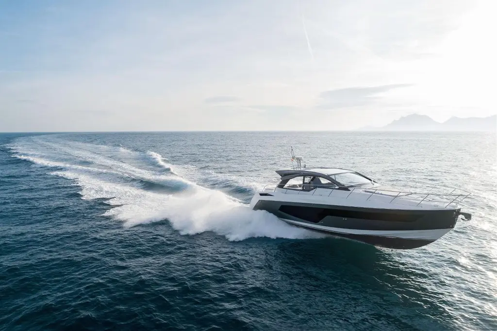 2019 Azimut Atlantis 51 Yacht For Sale in Saint-Tropez 83 2019 Azimut Atlantis 51 Yacht For Sale in Saint-Tropez 83