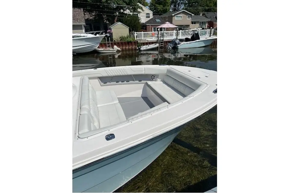  2023 Regal 38 SAV Yacht For Sale in Harrison Twp MI
