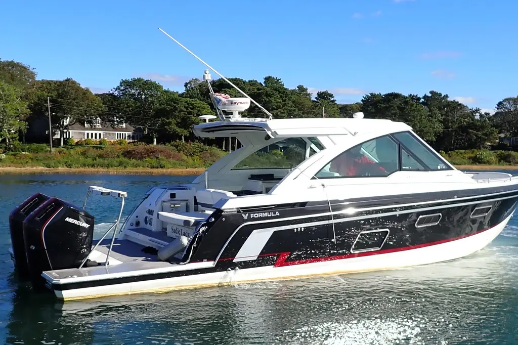  2022 Formula 380 Super Sport Crossover OB Yacht For Sale in Lindenhurst NY