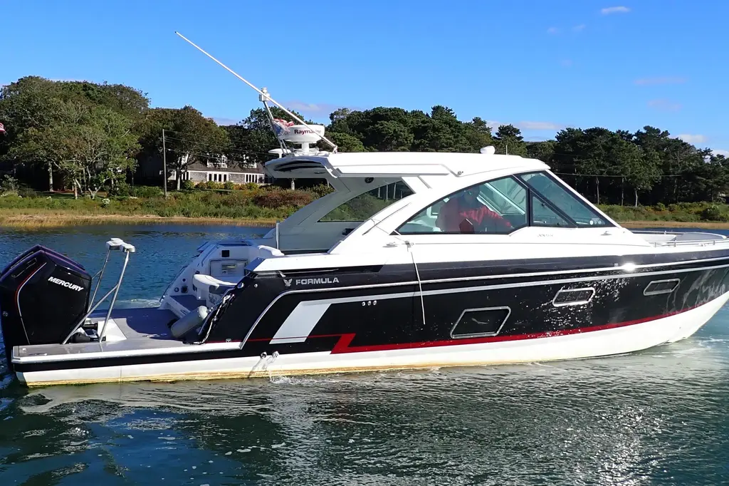  2022 Formula 380 Super Sport Crossover OB Yacht For Sale in Lindenhurst NY