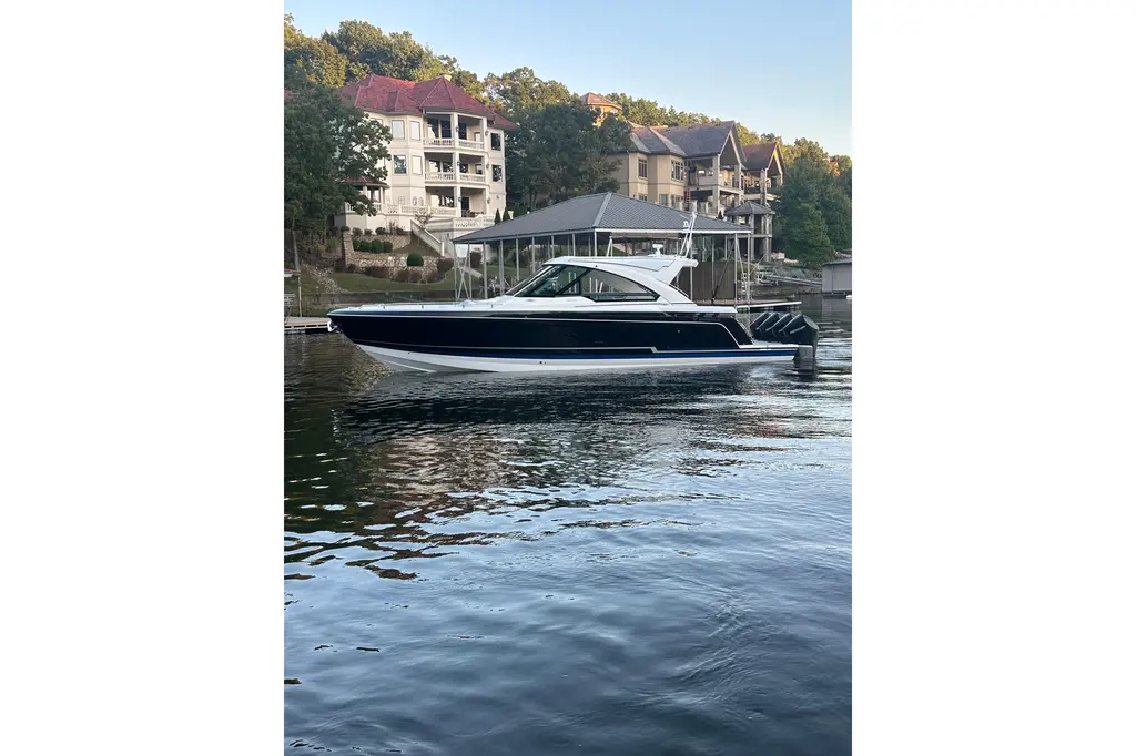 SEA WINDS 2020 Formula 400 Super Sport Crossover Yacht For Sale in Osage Beach MO SEA WINDS 2020 Formula 400 Super Sport Crossover Yacht For Sale in Osage Beach MO