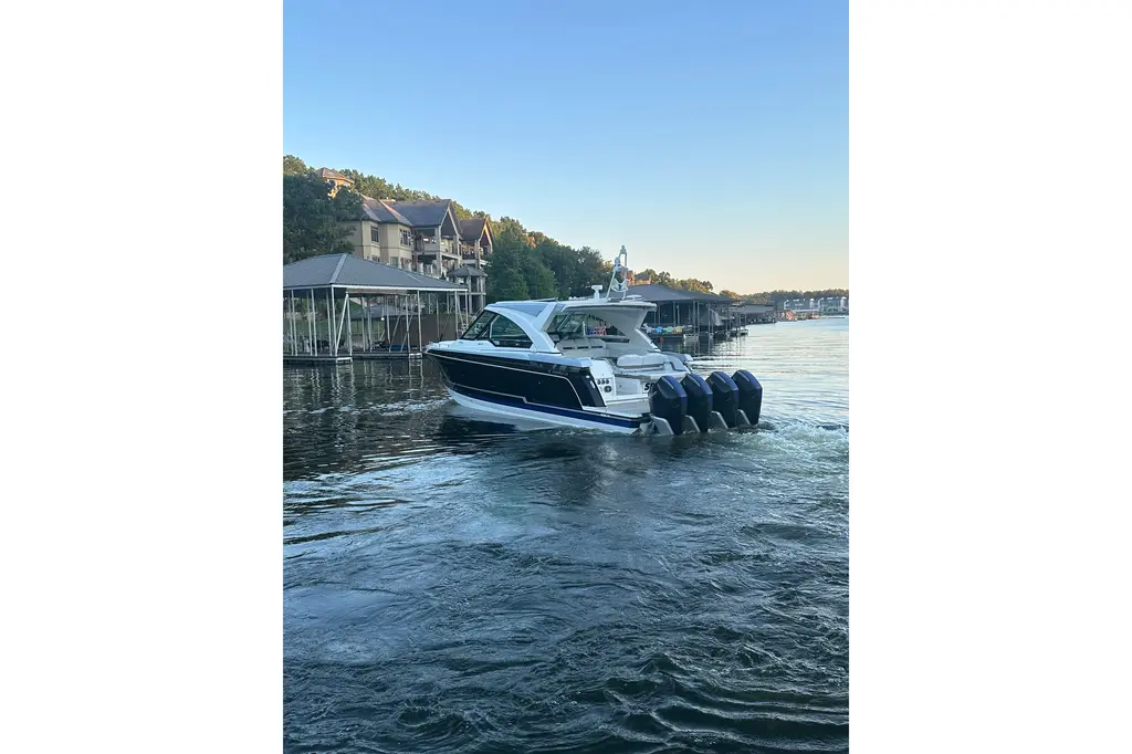 SEA WINDS 2020 Formula 400 Super Sport Crossover Yacht For Sale in Osage Beach MO SEA WINDS 2020 Formula 400 Super Sport Crossover Yacht For Sale in Osage Beach MO