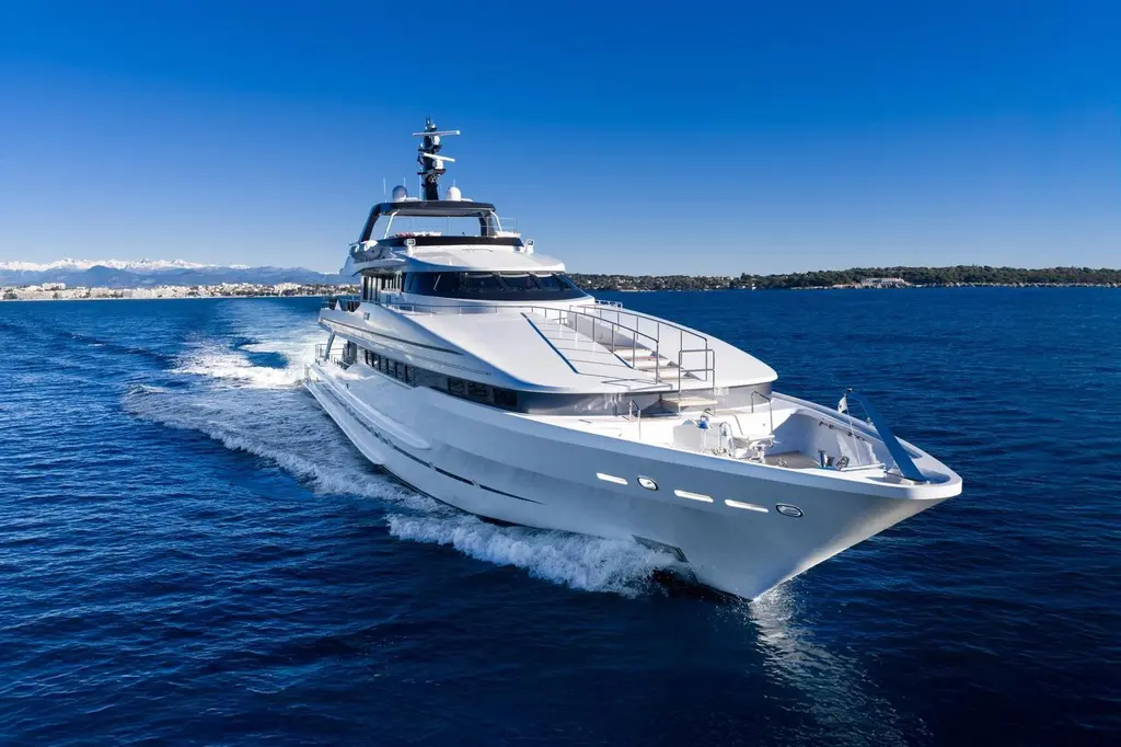 TAHI 1993 Heesen Semi displacement motor yacht Yacht For Sale in La Ciotat 13 TAHI 1993 Heesen Semi displacement motor yacht Yacht For Sale in La Ciotat 13