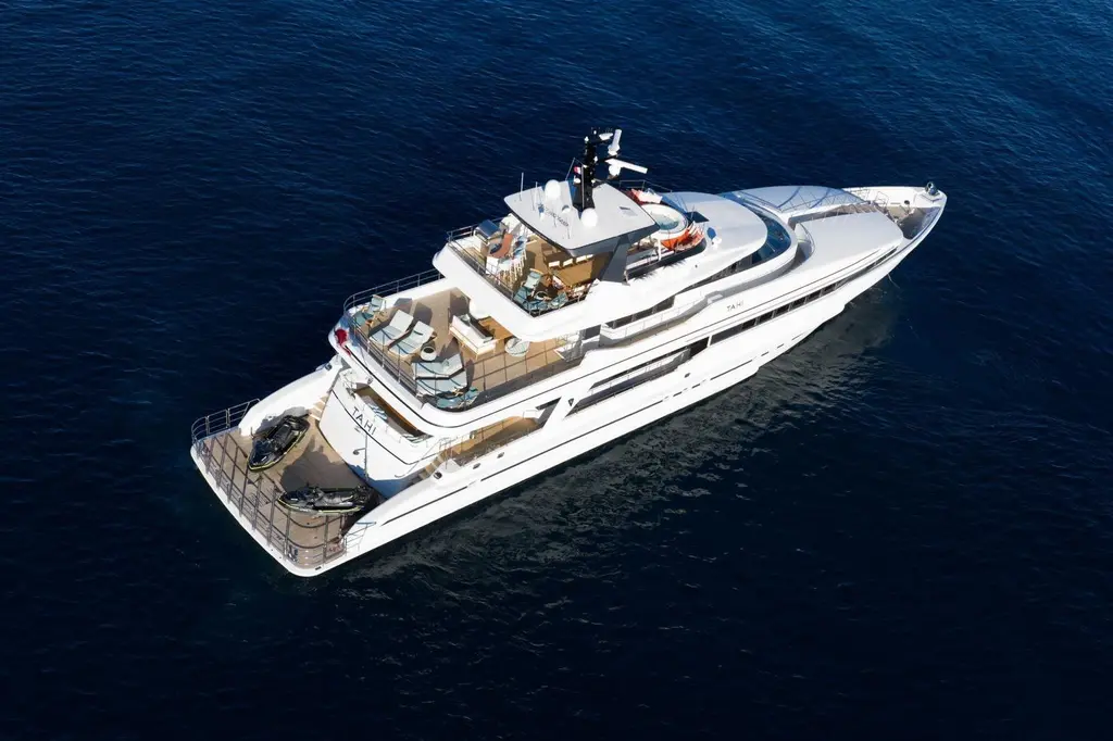 TAHI 1993 Heesen Semi displacement motor yacht Yacht For Sale in La Ciotat 13 TAHI 1993 Heesen Semi displacement motor yacht Yacht For Sale in La Ciotat 13