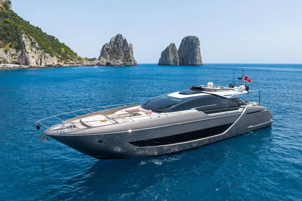 KAR 2021 Riva 88' Folgore Yacht For Sale in Palermo IT-PA