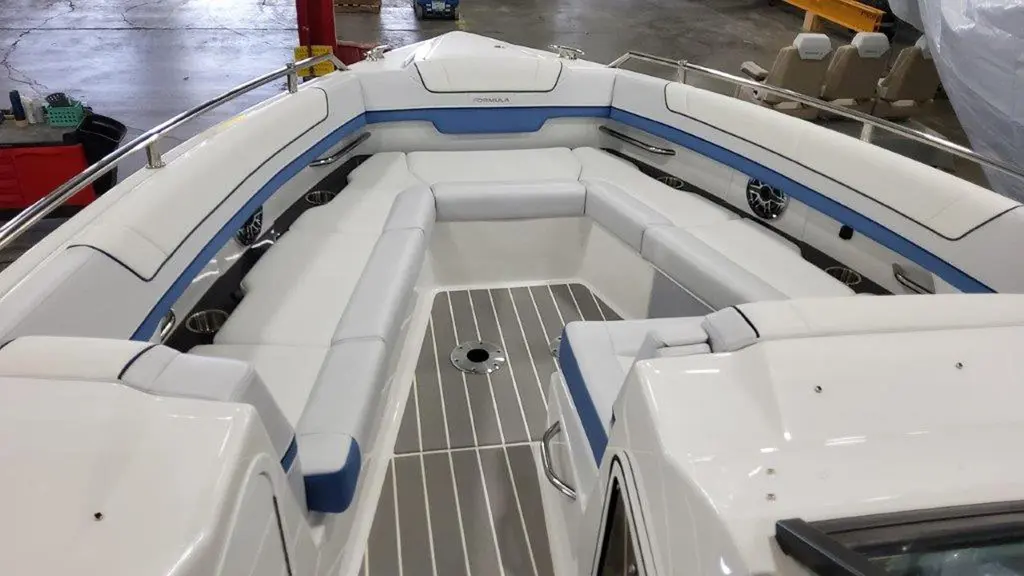 Formula 2025 Formula 330 Crossover Bowrider OB Yacht For Sale in Cape May NJ Formula 2025 Formula 330 Crossover Bowrider OB Yacht For Sale in Cape May NJ