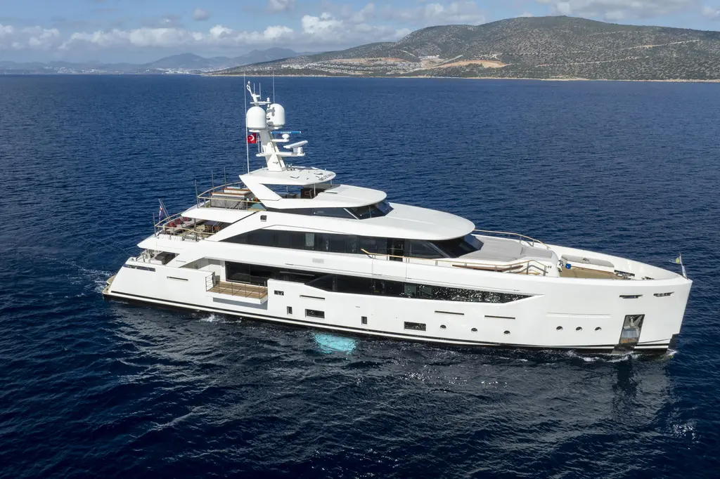 SERENITY 2015 Mondomarine SF40 Yacht For Sale in Imperia IT-IM SERENITY 2015 Mondomarine SF40 Yacht For Sale in Imperia IT-IM