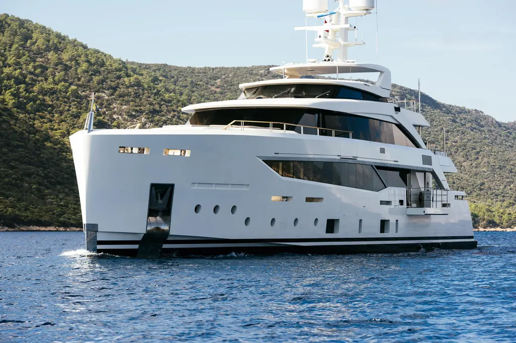 SERENITY 2015 Mondomarine SF40 Yacht For Sale in Imperia IT-IM SERENITY 2015 Mondomarine SF40 Yacht For Sale in Imperia IT-IM