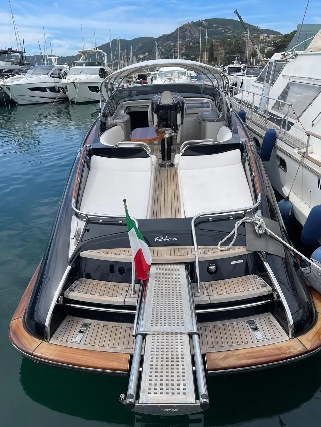 2013 Riva 44' Rivarama Super Yacht For Sale in Antibes 2013 Riva 44' Rivarama Super Yacht For Sale in Antibes