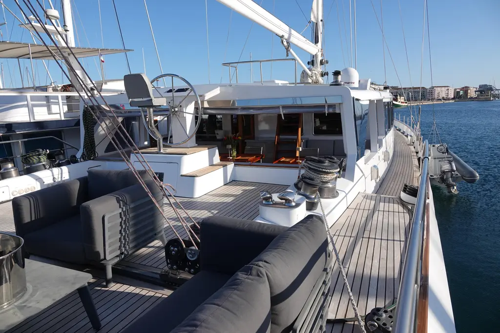 ONYX 2 1990 One Design Deck House Cutter Rigged Sloop Yacht For Sale in S?te 34 ONYX 2 1990 One Design Deck House Cutter Rigged Sloop Yacht For Sale in S?te 34
