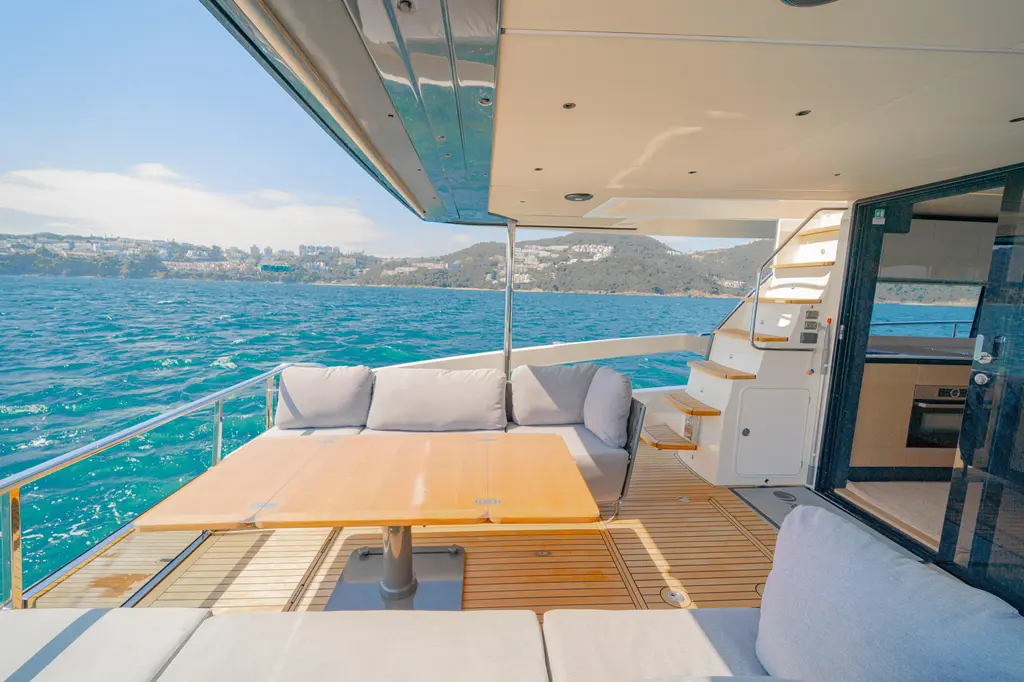 2022 Absolute Yachts 56 Fly Yacht For Sale in Hong Kong 2022 Absolute Yachts 56 Fly Yacht For Sale in Hong Kong