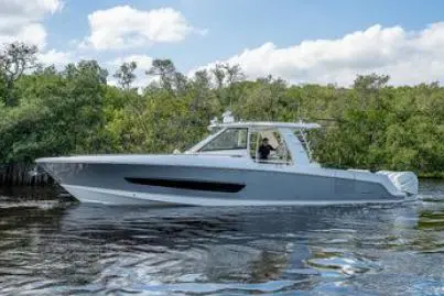 AJ 2020 Boston Whaler 420 Outrage Yacht For Sale in Hamilton 