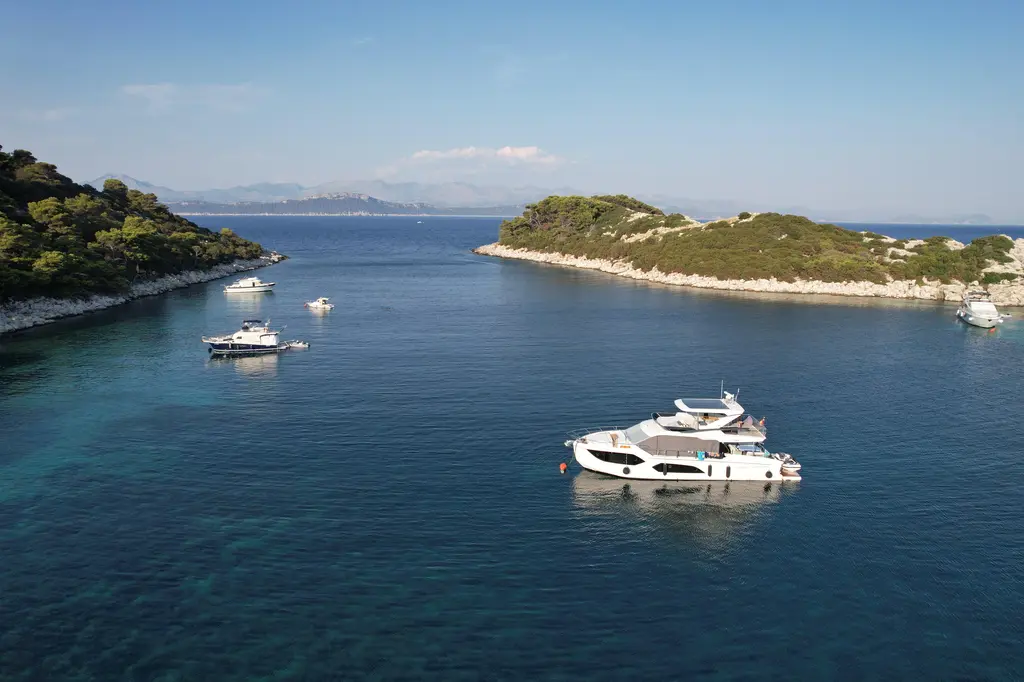  2024 Absolute Yachts 60 Fly Yacht For Sale in Procida IT-NA