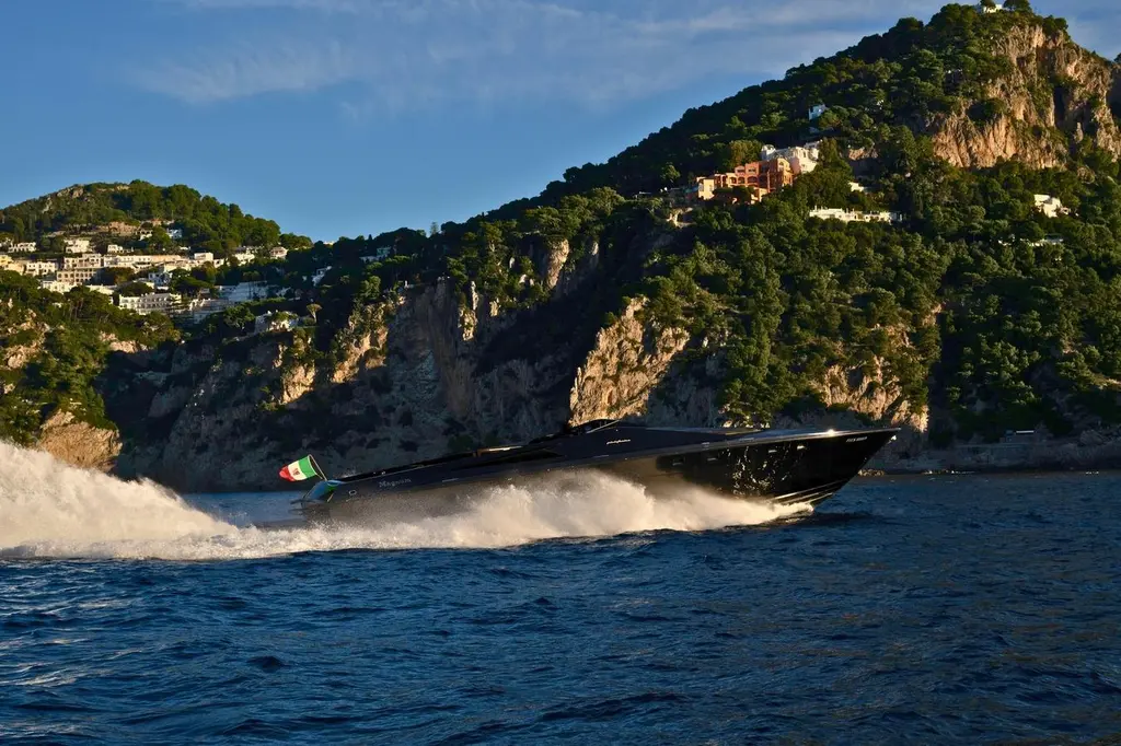 GIOCO A DUE 2008 Magnum Marine Magnum 80 Yacht For Sale in Naples IT-NA GIOCO A DUE 2008 Magnum Marine Magnum 80 Yacht For Sale in Naples IT-NA