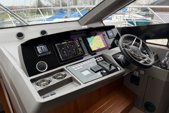 2017 Sunseeker Manhattan 52 Yacht For Sale in Ouddorp 2017 Sunseeker Manhattan 52 Yacht For Sale in Ouddorp