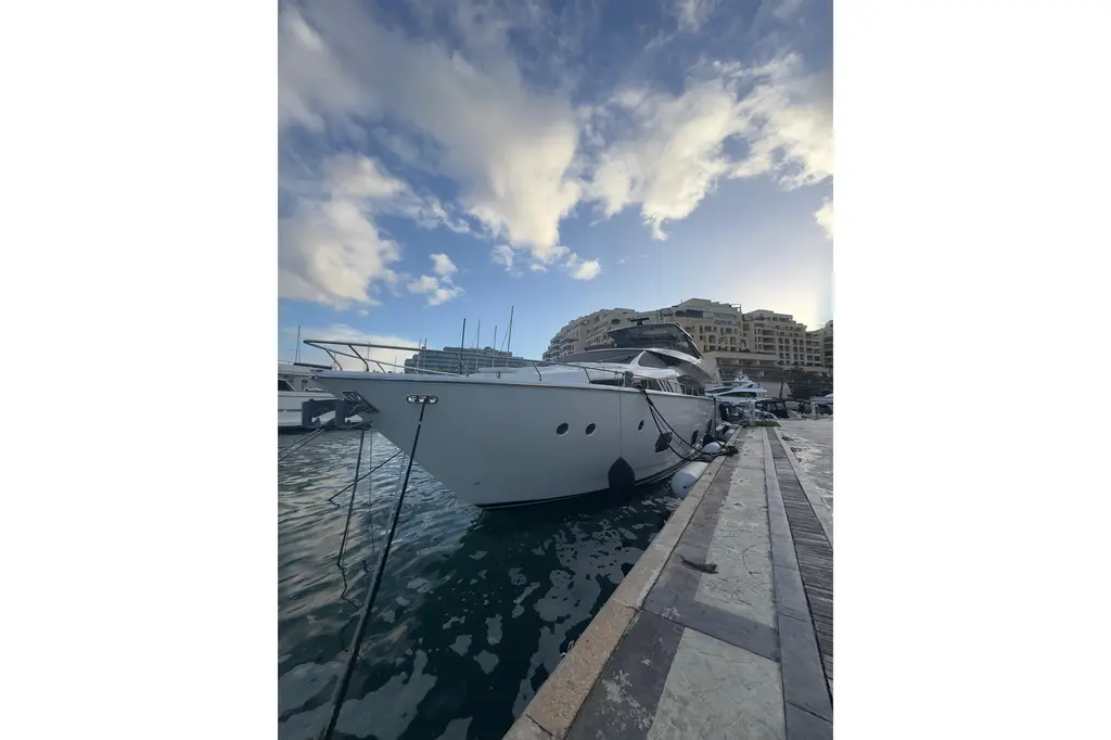 2010 Ferretti Yachts 800 Yacht For Sale in Valletta 2010 Ferretti Yachts 800 Yacht For Sale in Valletta