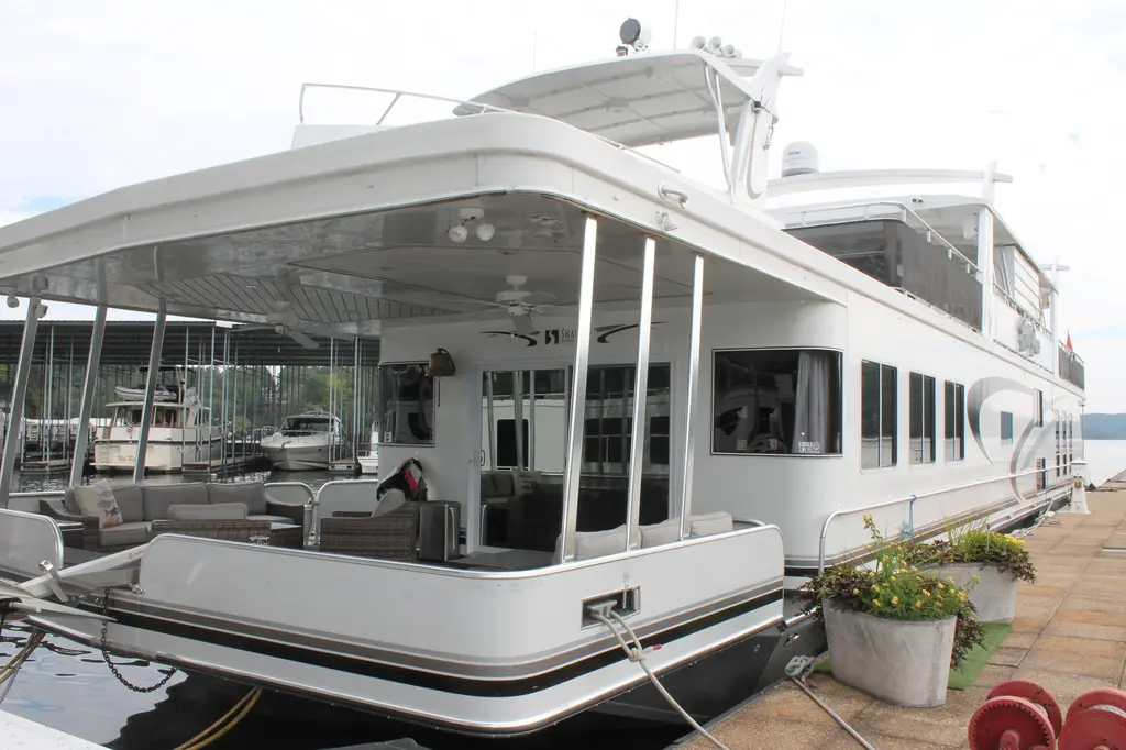2008 Sharpe 105 Custom Houseboat Yacht For Sale in Iuka MS 2008 Sharpe 105 Custom Houseboat Yacht For Sale in Iuka MS