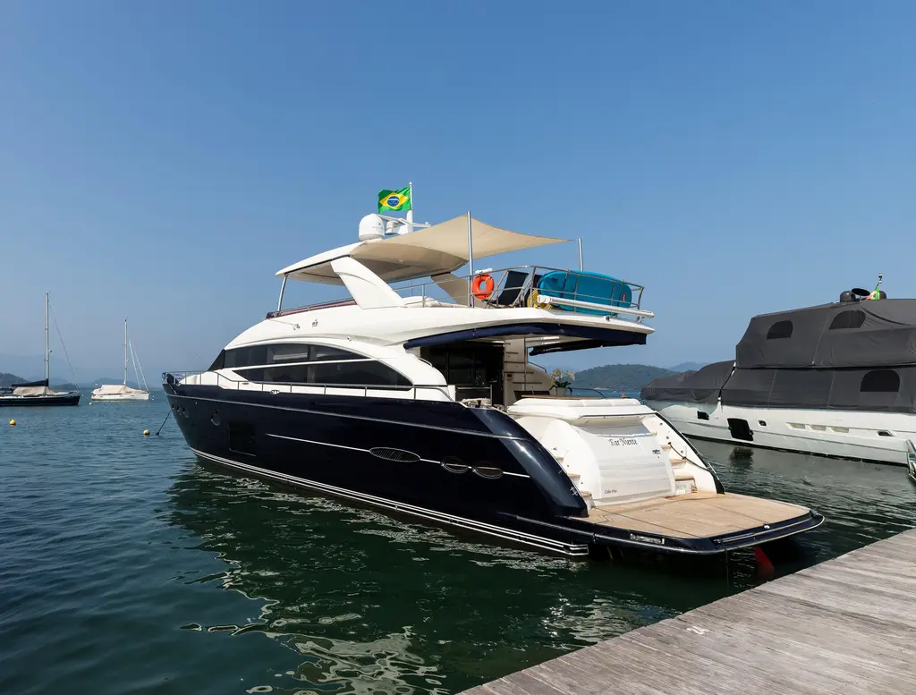 Far Niente 2014 Princess 82 Flybridge Motor Yacht Yacht For Sale in Angra dos Reis Far Niente 2014 Princess 82 Flybridge Motor Yacht Yacht For Sale in Angra dos Reis