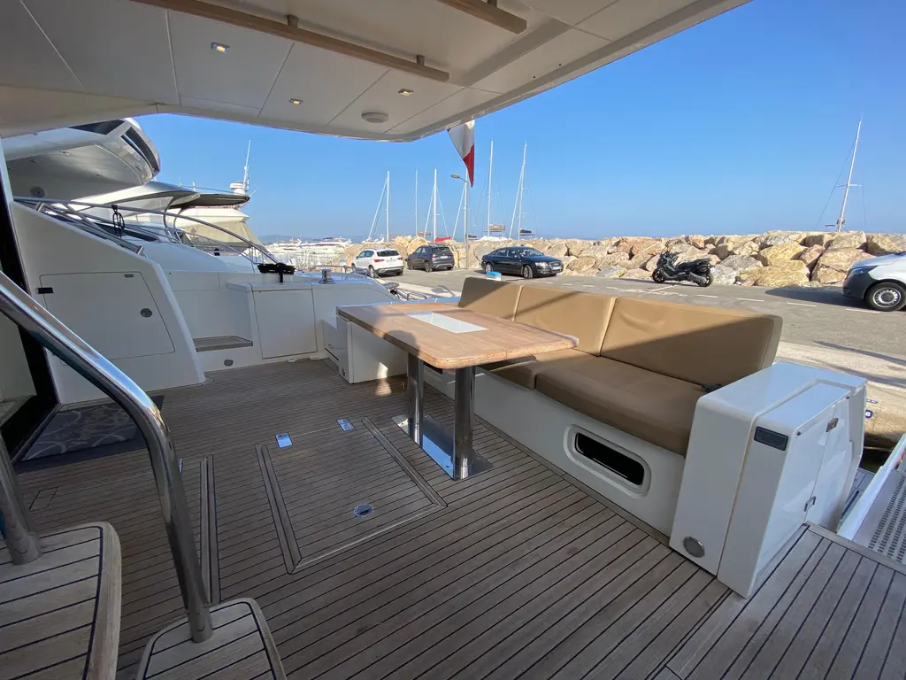COCO 2012 Fairline Squadron 65 Yacht For Sale in Hyères 83 COCO 2012 Fairline Squadron 65 Yacht For Sale in Hyères 83