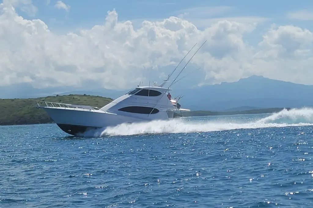 RED QUEEN 2008 Hatteras 64 Convertible Yacht For Sale in Fajardo RED QUEEN 2008 Hatteras 64 Convertible Yacht For Sale in Fajardo