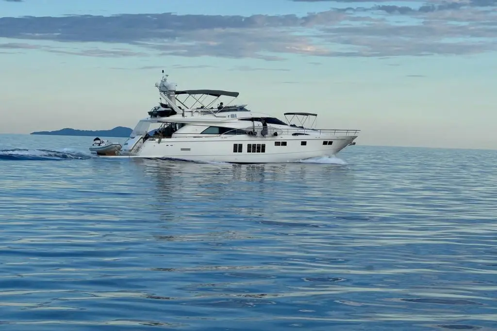 Big Blue 2014 Fairline Squadron 78 Custom Yacht For Sale in La Paz 