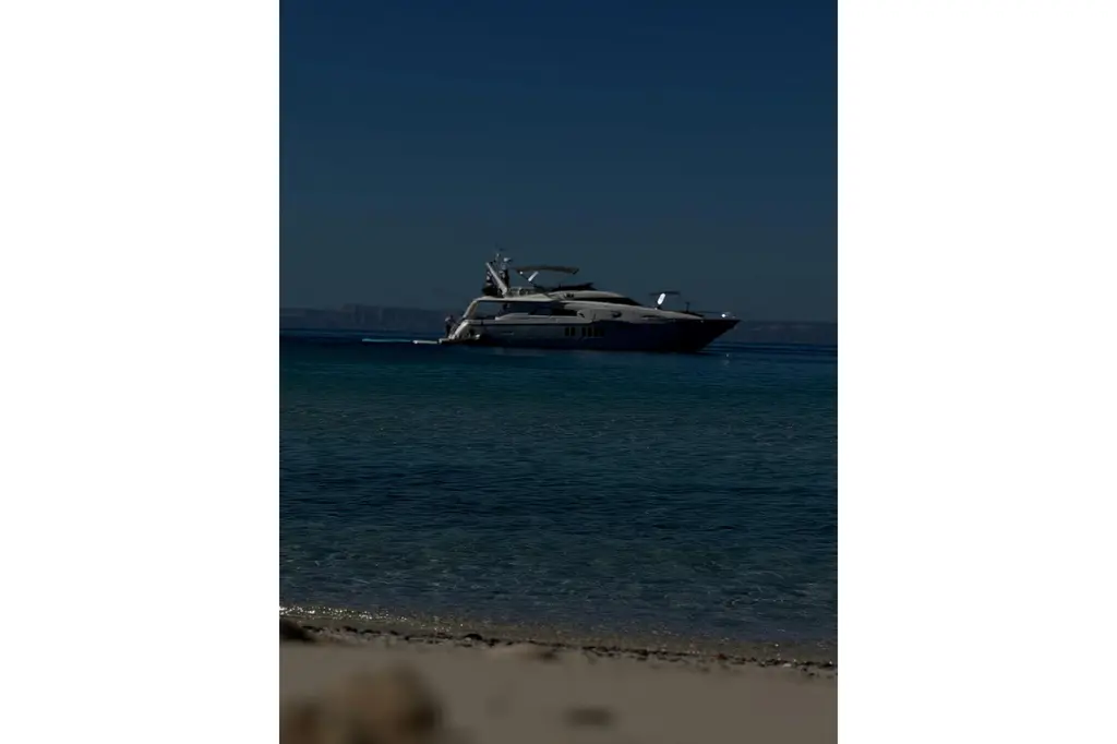 Big Blue 2014 Fairline Squadron 78 Custom Yacht For Sale in La Paz 