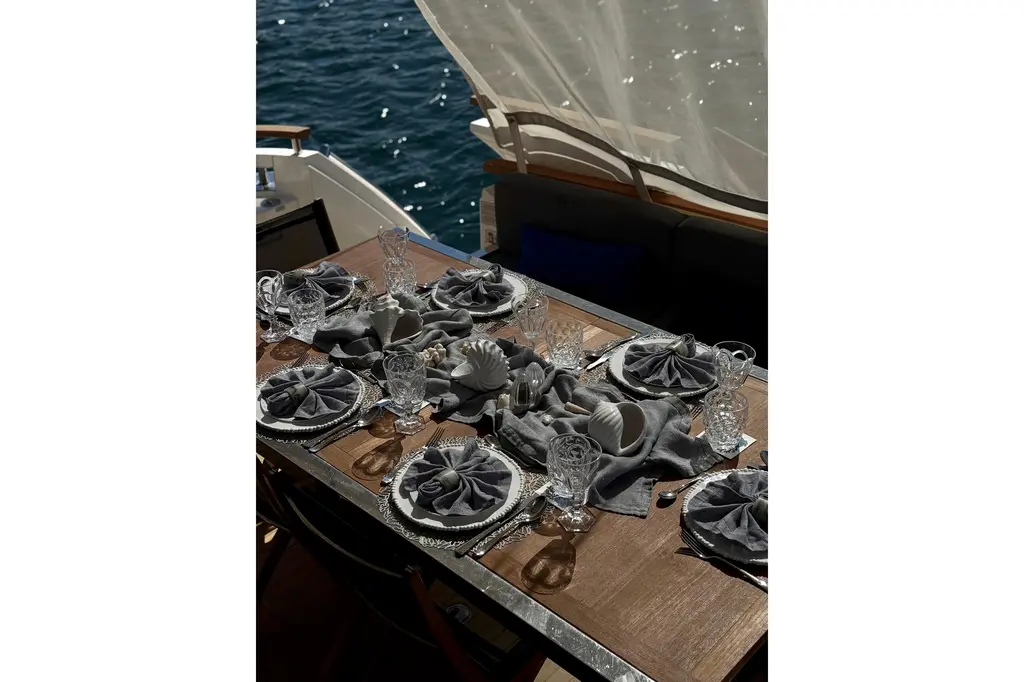 Big Blue 2014 Fairline Squadron 78 Custom Yacht For Sale in La Paz 