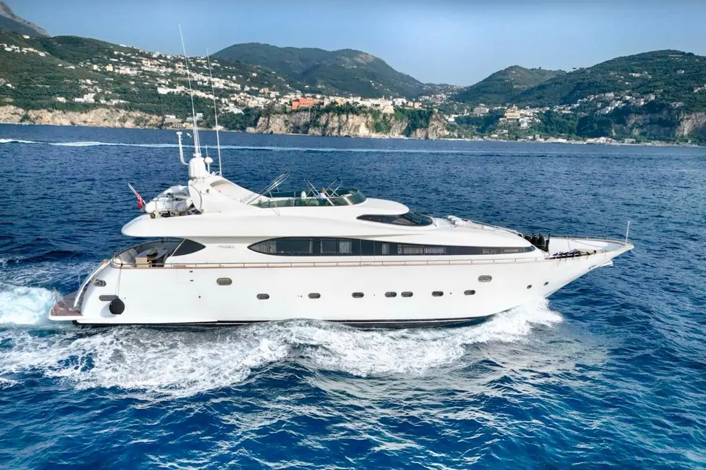 Lady A 2000 Maiora 29 DP Yacht For Sale in Naples IT-NA Lady A 2000 Maiora 29 DP Yacht For Sale in Naples IT-NA