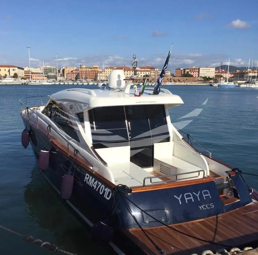 2019 Austin Parker 44 Sedan Yacht For Sale in Italia 2019 Austin Parker 44 Sedan Yacht For Sale in Italia
