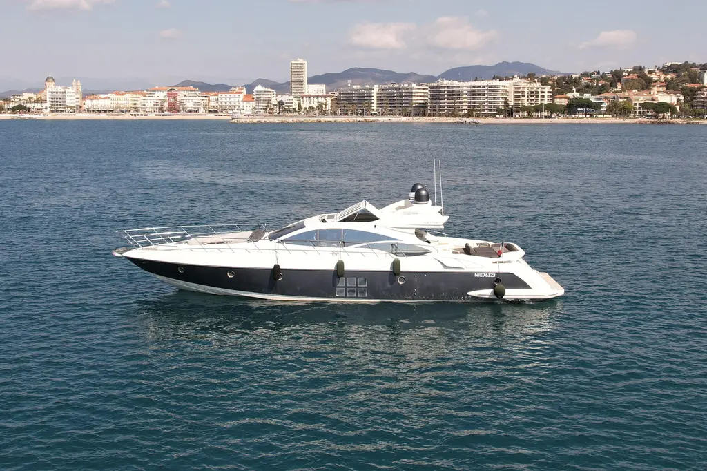 2004 Azimut 68S Yacht For Sale in Monaco 2004 Azimut 68S Yacht For Sale in Monaco