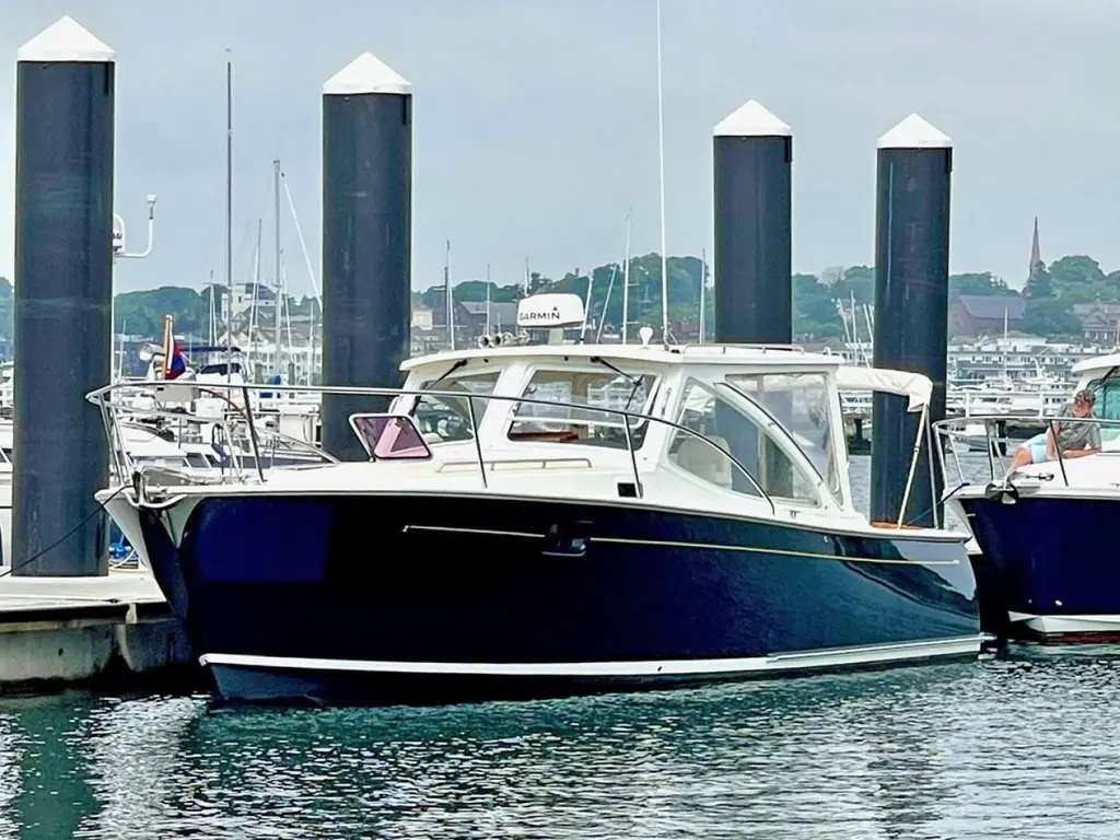 BONNE FETE 2007 MJM Yachts 34z Hard Top Express Yacht For Sale in Portsmouth RI BONNE FETE 2007 MJM Yachts 34z Hard Top Express Yacht For Sale in Portsmouth RI