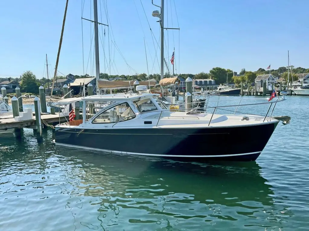 BONNE FETE 2007 MJM Yachts 34z Hard Top Express Yacht For Sale in Portsmouth RI BONNE FETE 2007 MJM Yachts 34z Hard Top Express Yacht For Sale in Portsmouth RI