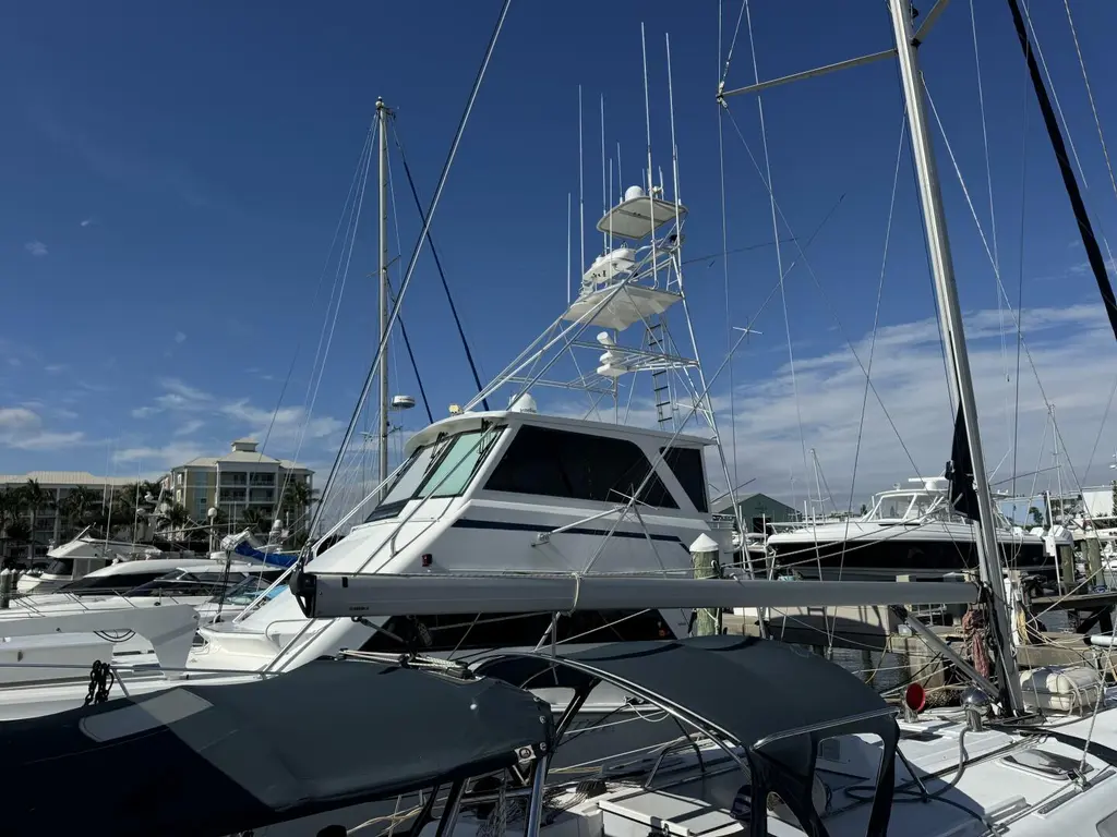 Sécone 1995 Viking 58 Convertible Yacht For Sale in West Palm Beach FL Sécone 1995 Viking 58 Convertible Yacht For Sale in West Palm Beach FL