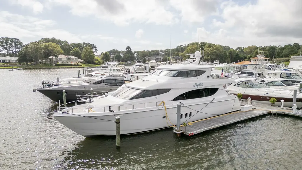 MAJESTIK 2007 Hatteras Enclosed Bridge Yacht For Sale in FORT LAUDERDALE FL MAJESTIK 2007 Hatteras Enclosed Bridge Yacht For Sale in FORT LAUDERDALE FL