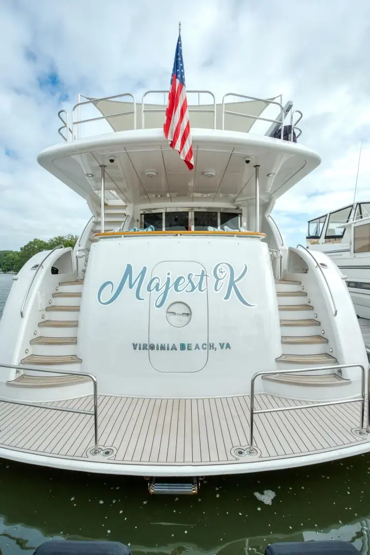 MAJESTIK 2007 Hatteras Enclosed Bridge Yacht For Sale in FORT LAUDERDALE FL MAJESTIK 2007 Hatteras Enclosed Bridge Yacht For Sale in FORT LAUDERDALE FL