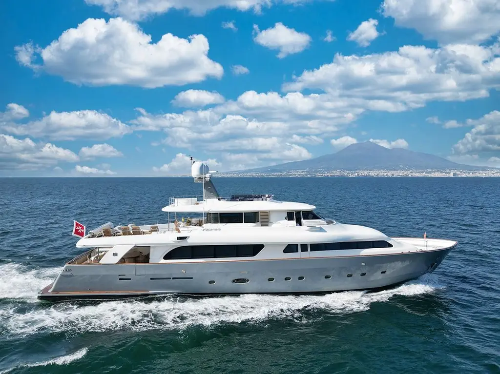 2003 Custom Line Navetta 30 Yacht For Sale in Mare Adriatico 2003 Custom Line Navetta 30 Yacht For Sale in Mare Adriatico