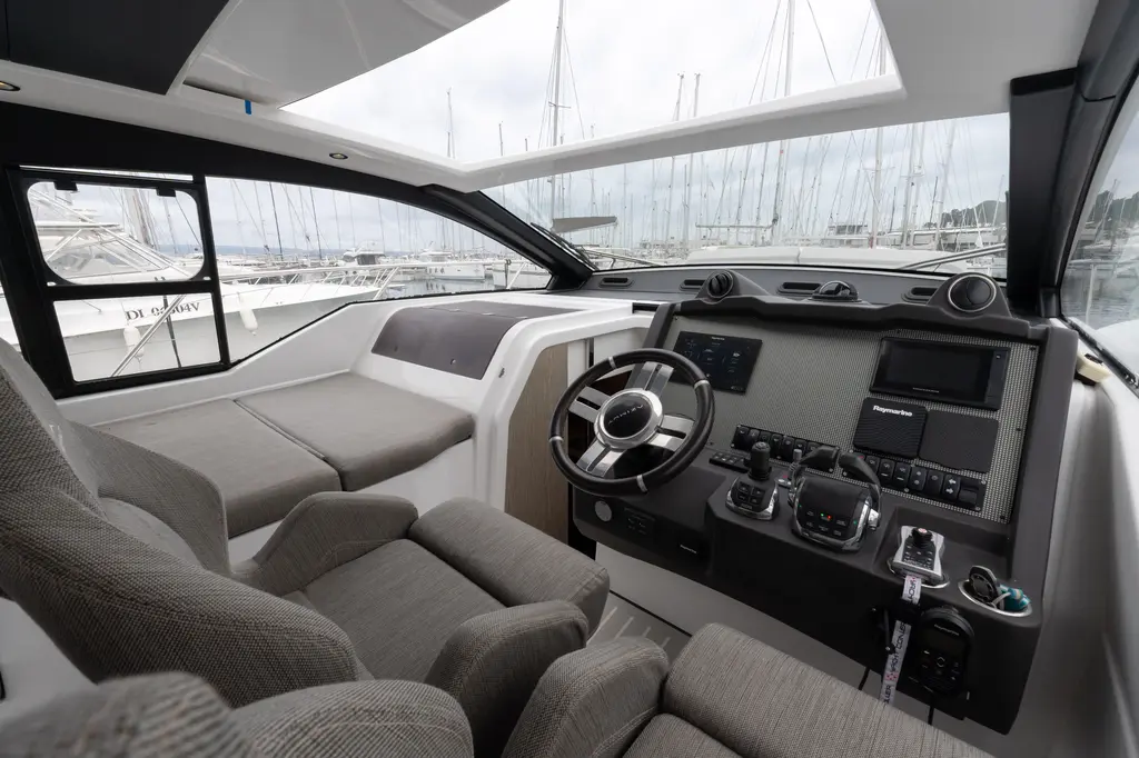 CLAVIS 2019 Azimut Atlantis 51 Yacht For Sale in Saint-Tropez 83