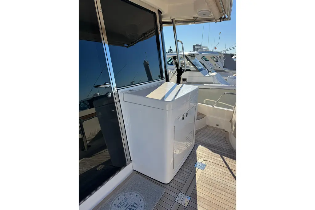 Dot's Deal 2023 Sabre 48 Salon Express Yacht For Sale in Charleston SC Dot's Deal 2023 Sabre 48 Salon Express Yacht For Sale in Charleston SC