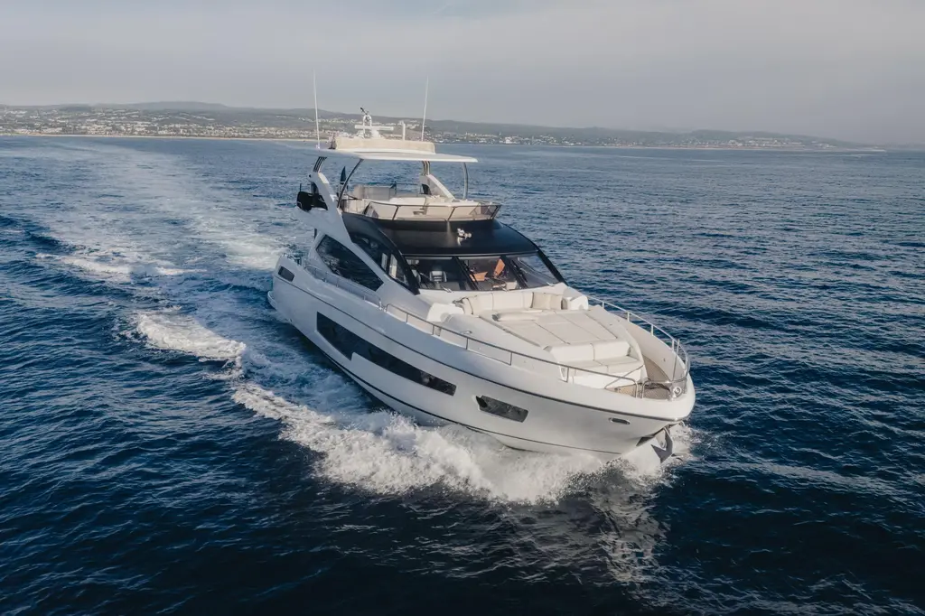 SARAHLISA 2015 Sunseeker 75 Yacht Yacht For Sale in Marseille 13 SARAHLISA 2015 Sunseeker 75 Yacht Yacht For Sale in Marseille 13