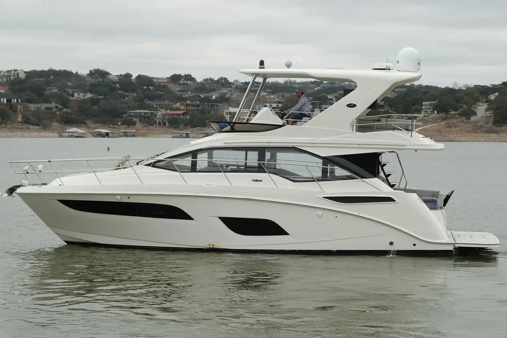 SMOOTH 2018 Sea Ray Fly 460 Yacht For Sale in Rough Hollow TX