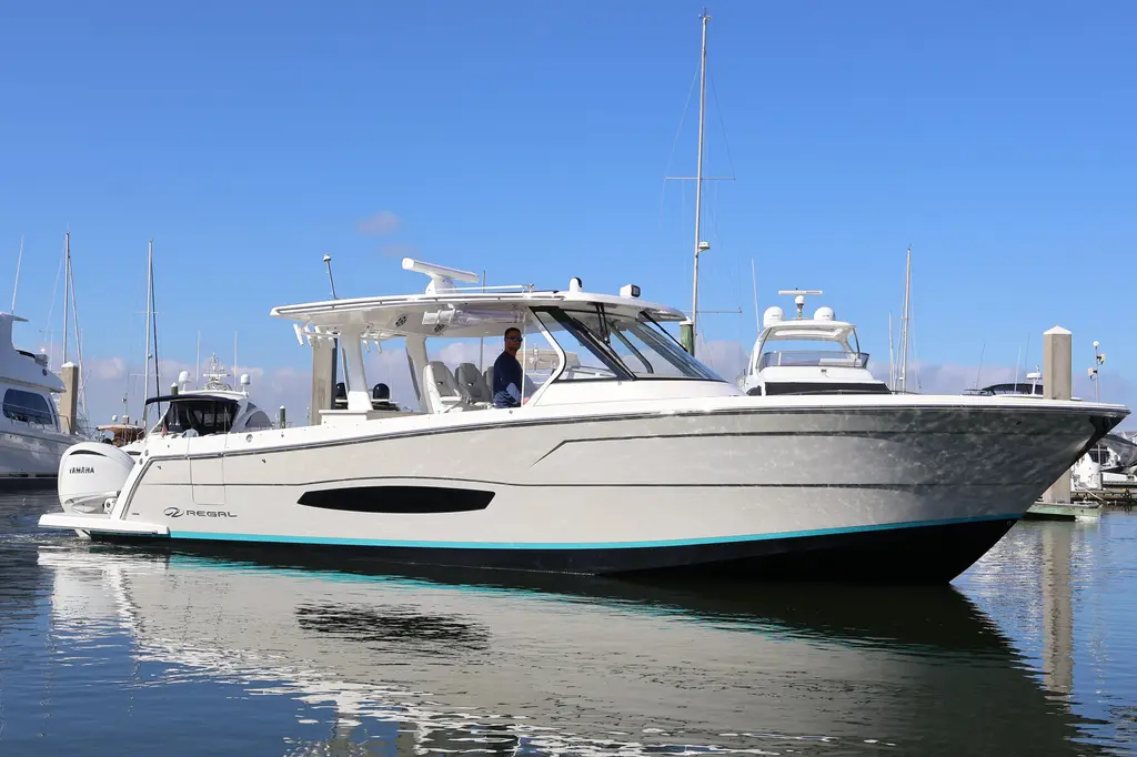 2022 Regal 38 SAV Yacht For Sale in Tampa FL 2022 Regal 38 SAV Yacht For Sale in Tampa FL