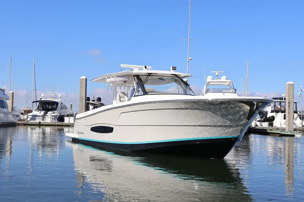2022 Regal 38 SAV Yacht For Sale in Tampa FL 2022 Regal 38 SAV Yacht For Sale in Tampa FL