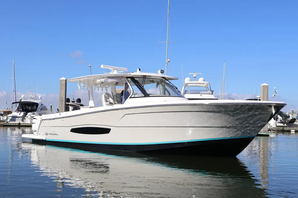 2022 Regal 38 SAV Yacht For Sale in Tampa FL 2022 Regal 38 SAV Yacht For Sale in Tampa FL