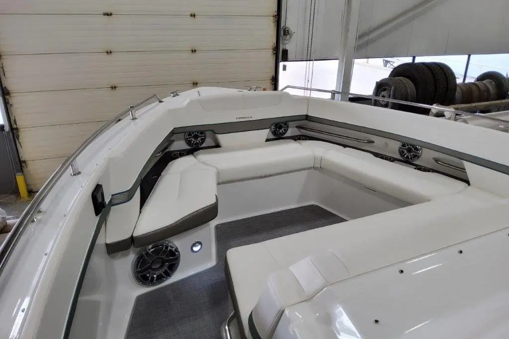  2021 Formula 380 Super Sport Crossover I/O Yacht For Sale in Spicewood TX