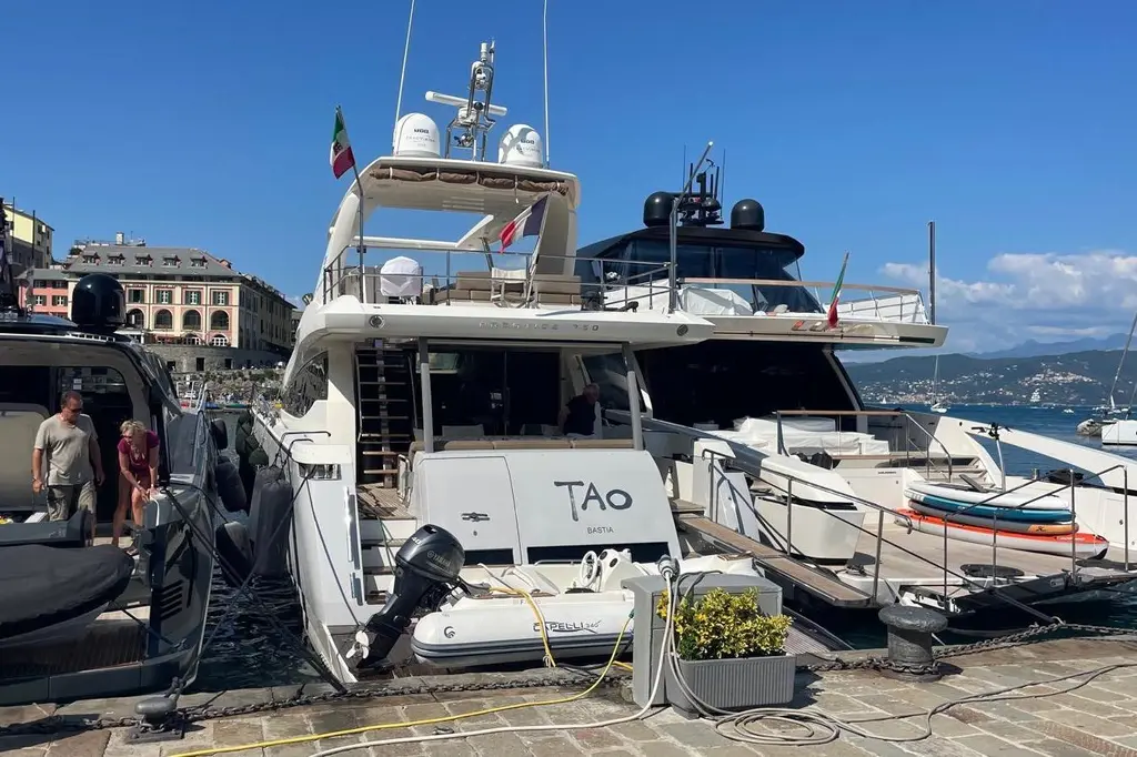  2015 Prestige 750 Yacht For Sale in Cannes 