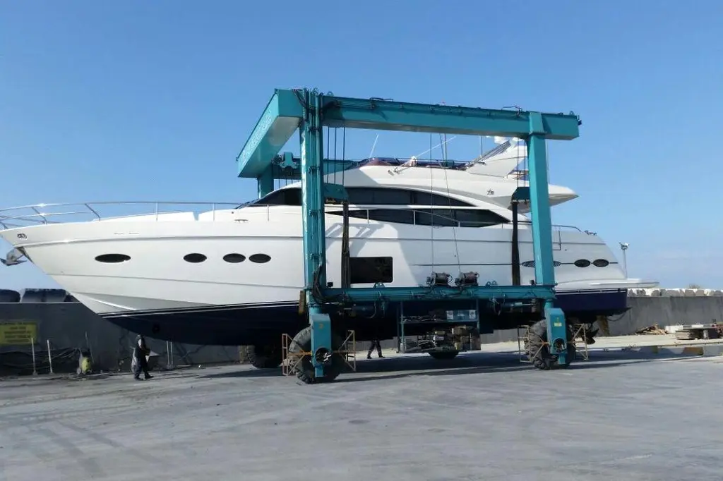  2014 Princess 72 Motor Yacht Yacht For Sale in Glyfada 