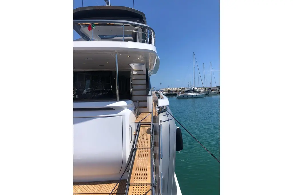 2022 Azimut Fly 78 Yacht For Sale in Valletta 2022 Azimut Fly 78 Yacht For Sale in Valletta