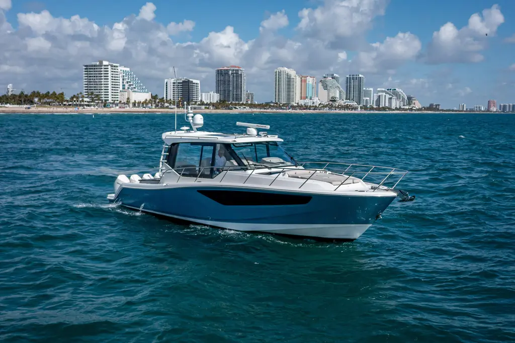 Rendezvous 2021 Boston Whaler 405 Conquest Yacht For Sale in Fort Lauderdale FL Rendezvous 2021 Boston Whaler 405 Conquest Yacht For Sale in Fort Lauderdale FL